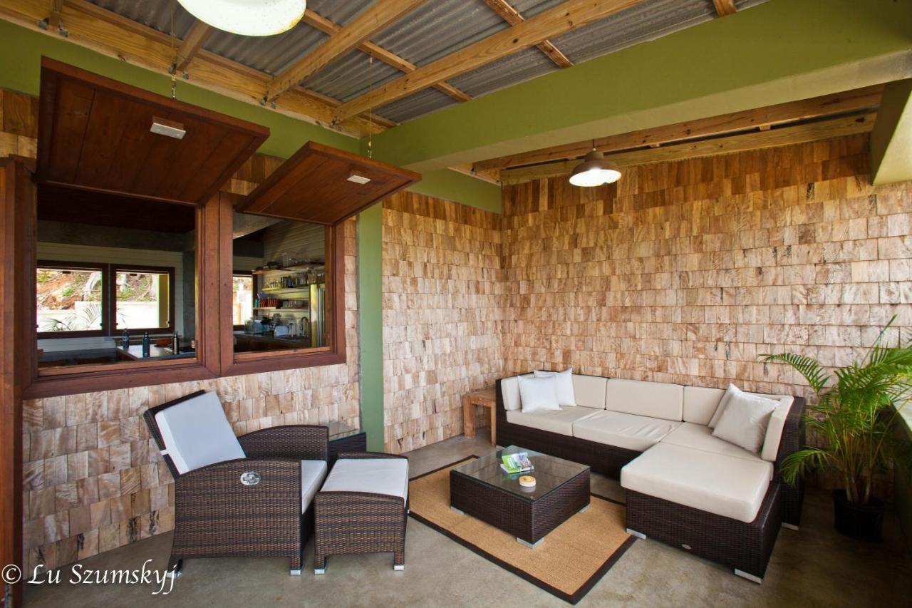Pagua Bay House - Oceanfront Cabana'S Marigot Bagian luar foto